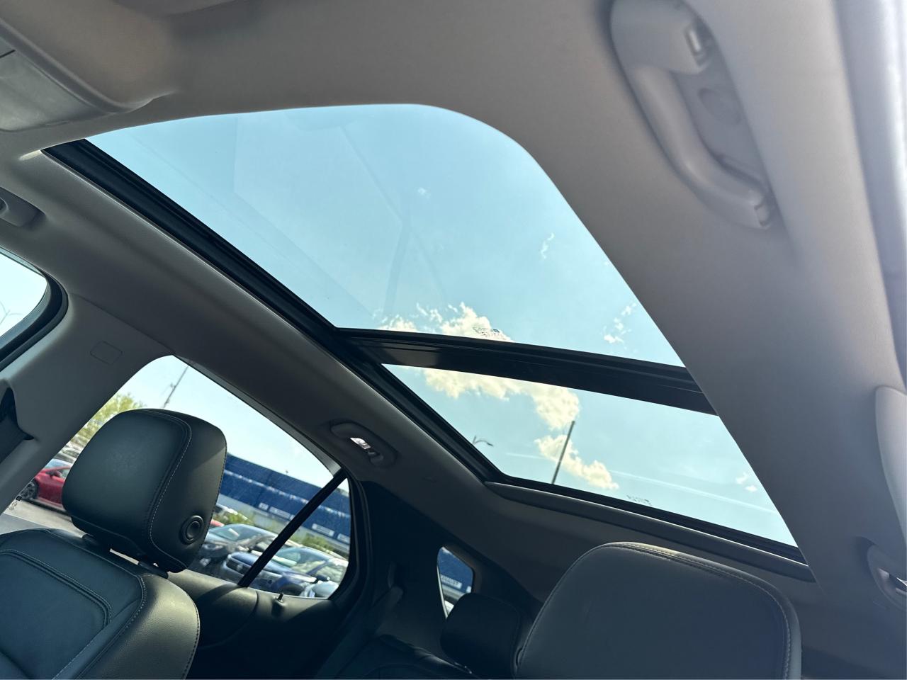 2019 Chevrolet Equinox Premier NAV PANO ROOF LEATHER WE FINANCE ALL CREDT Photo