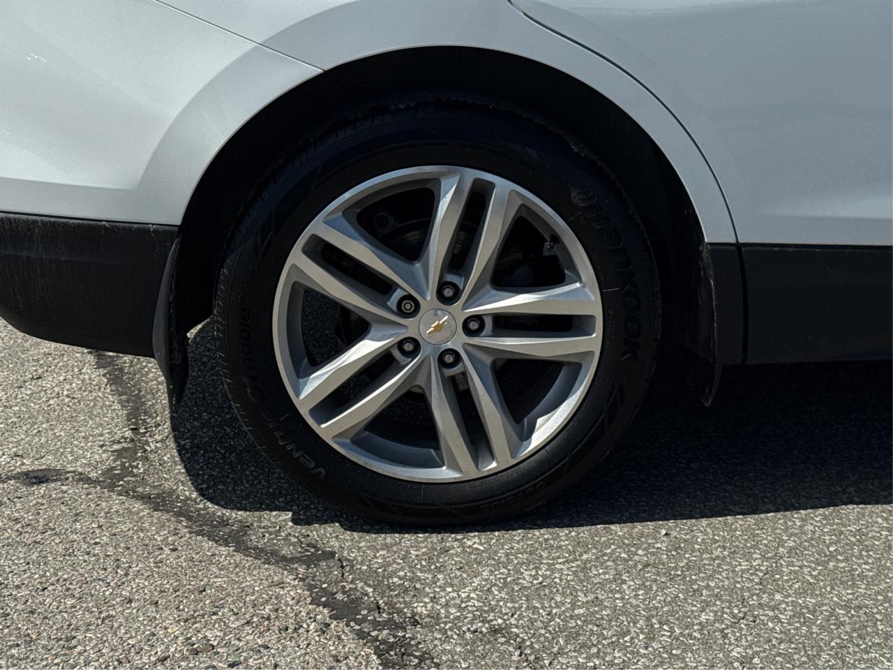 2019 Chevrolet Equinox Premier NAV PANO ROOF LEATHER WE FINANCE ALL CREDT Photo