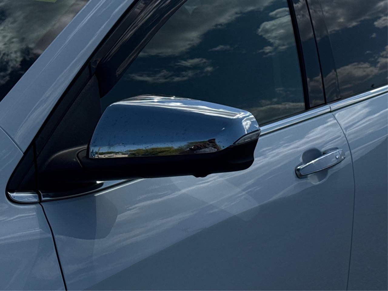 2019 Chevrolet Equinox Premier NAV PANO ROOF LEATHER WE FINANCE ALL CREDT Photo