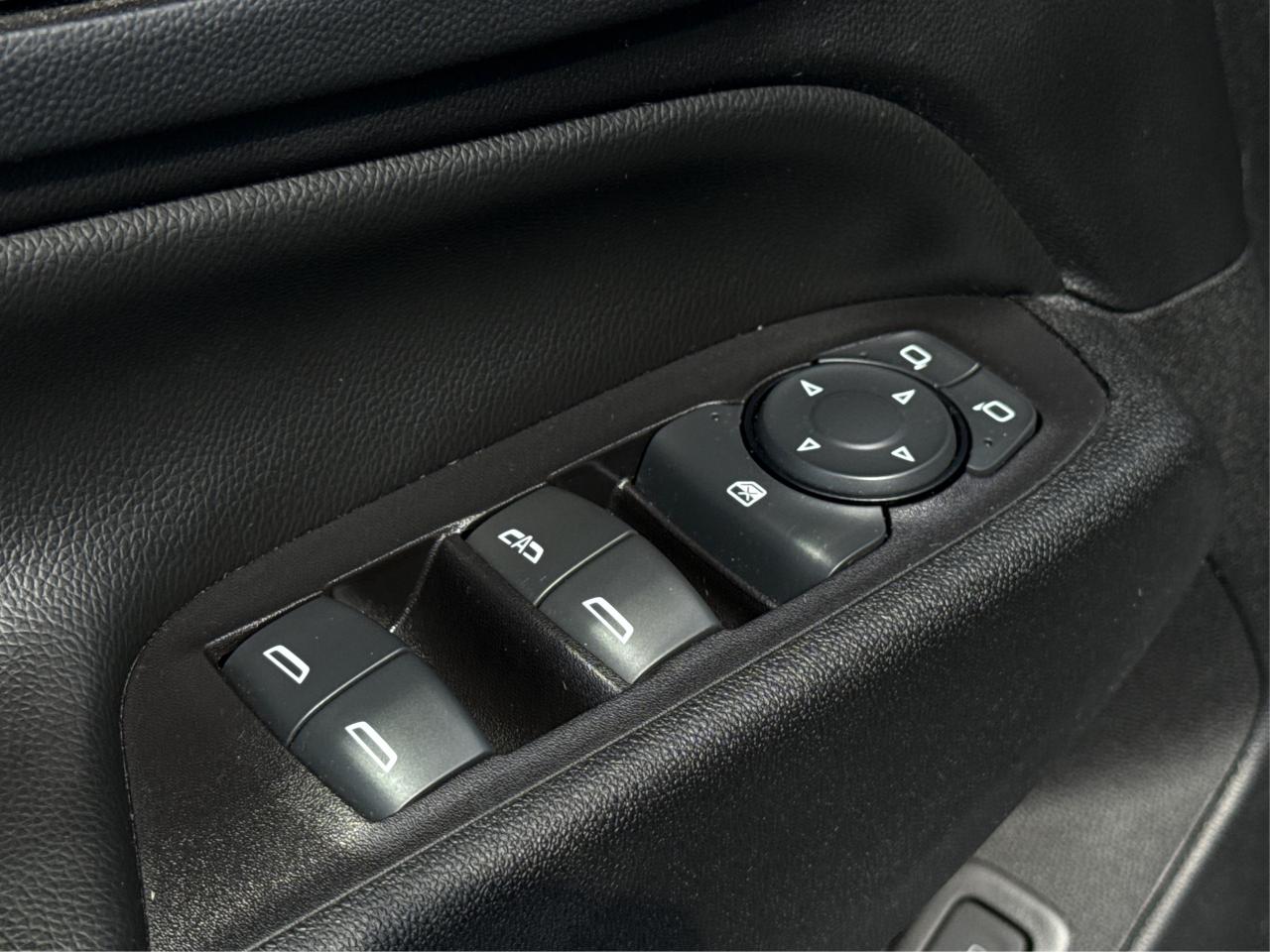 2019 Chevrolet Equinox Premier NAV PANO ROOF LEATHER WE FINANCE ALL CREDT Photo