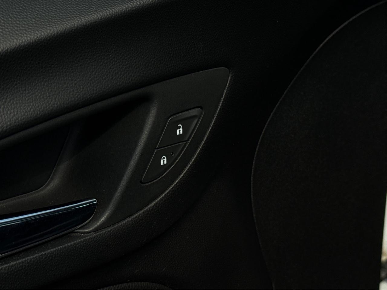 2019 Chevrolet Equinox Premier NAV PANO ROOF LEATHER WE FINANCE ALL CREDT Photo