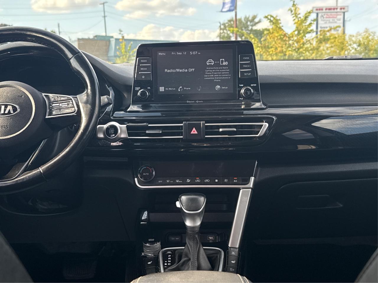 2021 Kia Seltos LEATHER SUNROOF HEATED SEATS WE FINANCE ALL CREDIT Photo