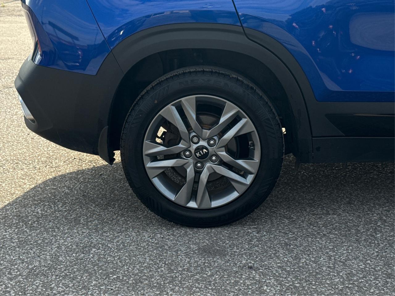 2021 Kia Seltos LEATHER SUNROOF HEATED SEATS WE FINANCE ALL CREDIT Photo