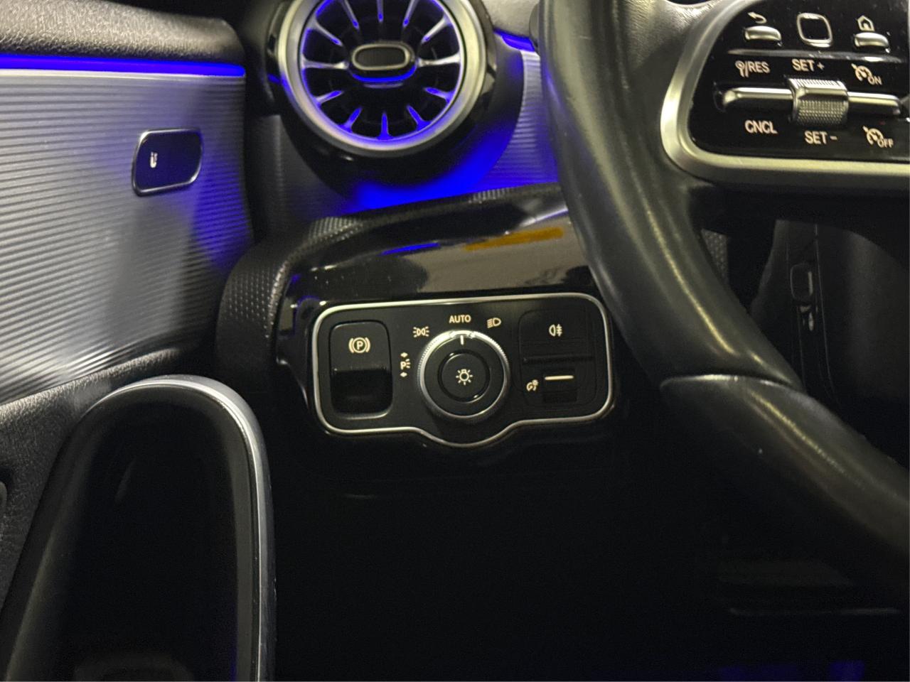 2022 Mercedes-Benz A-Class A 220 NAV LEATHER SUNROOF! WE FINANCE ALL CREDIT! Photo