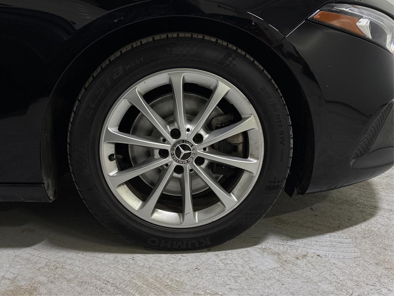 2022 Mercedes-Benz A-Class A 220 NAV LEATHER SUNROOF! WE FINANCE ALL CREDIT! Photo