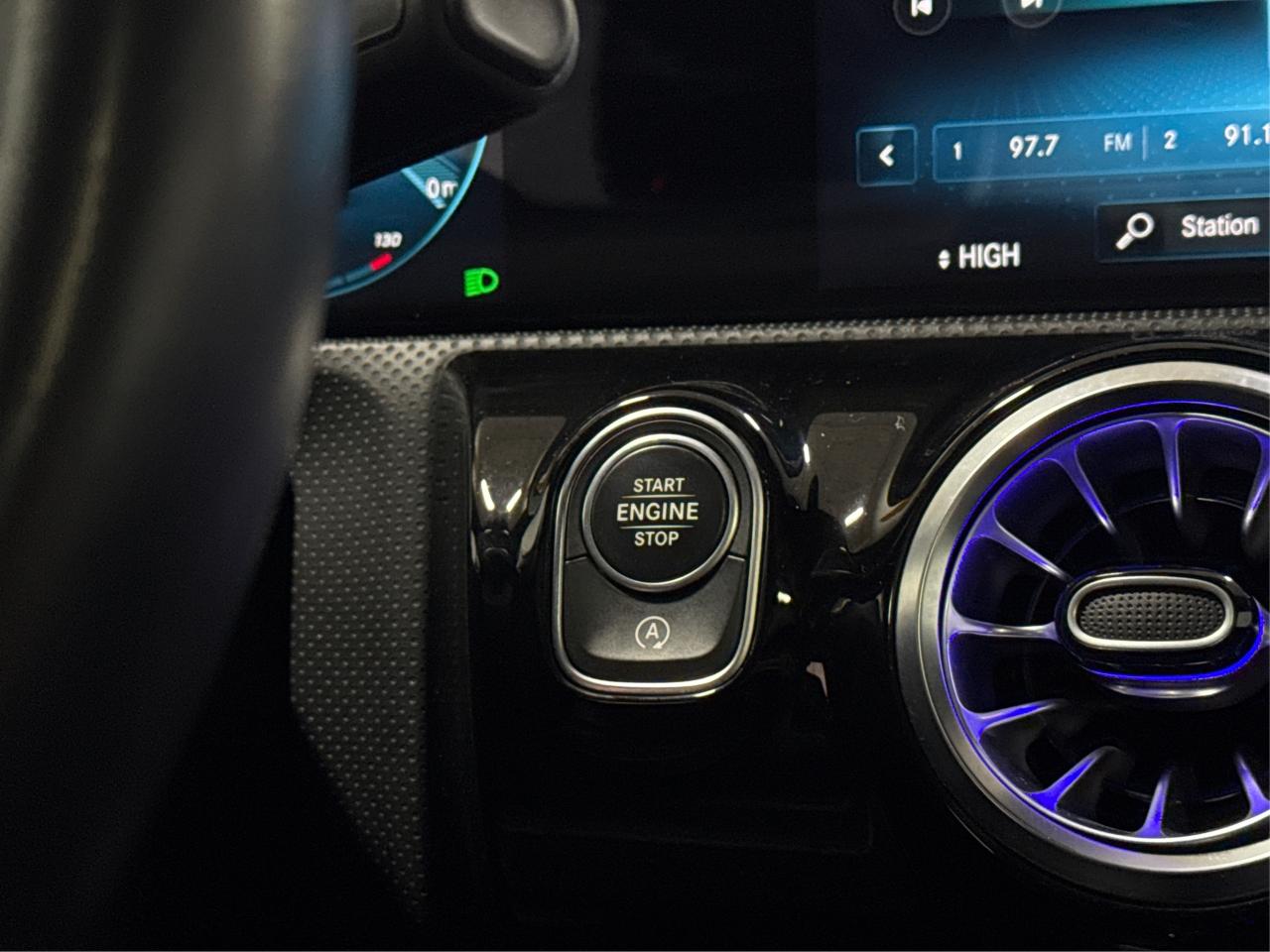 2022 Mercedes-Benz A-Class A 220 NAV LEATHER SUNROOF! WE FINANCE ALL CREDIT! Photo