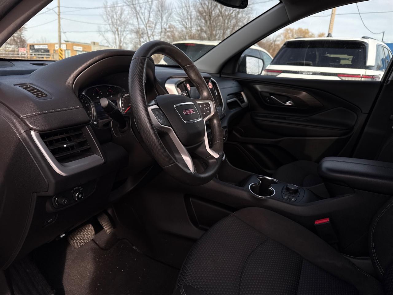 2023 GMC Terrain AWD HEATED SEATS MINT WE FINANCE ALL CREDIT! Photo