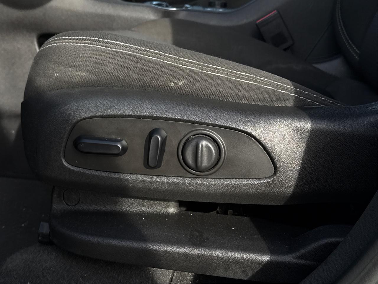 2023 GMC Terrain AWD HEATED SEATS MINT WE FINANCE ALL CREDIT! Photo