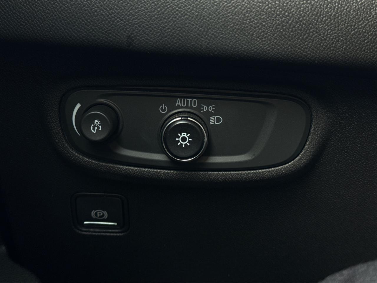 2023 GMC Terrain AWD HEATED SEATS MINT WE FINANCE ALL CREDIT! Photo