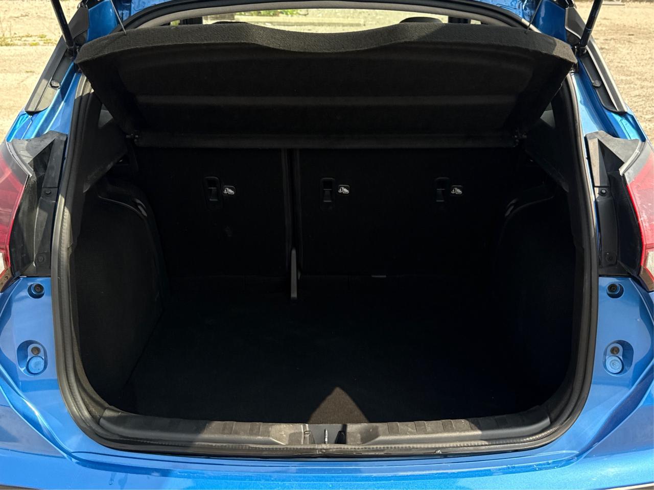 2021 Nissan Kicks SR LOW KM MINT! MUST SEE WE FINANCE ALL CREDIT Photo