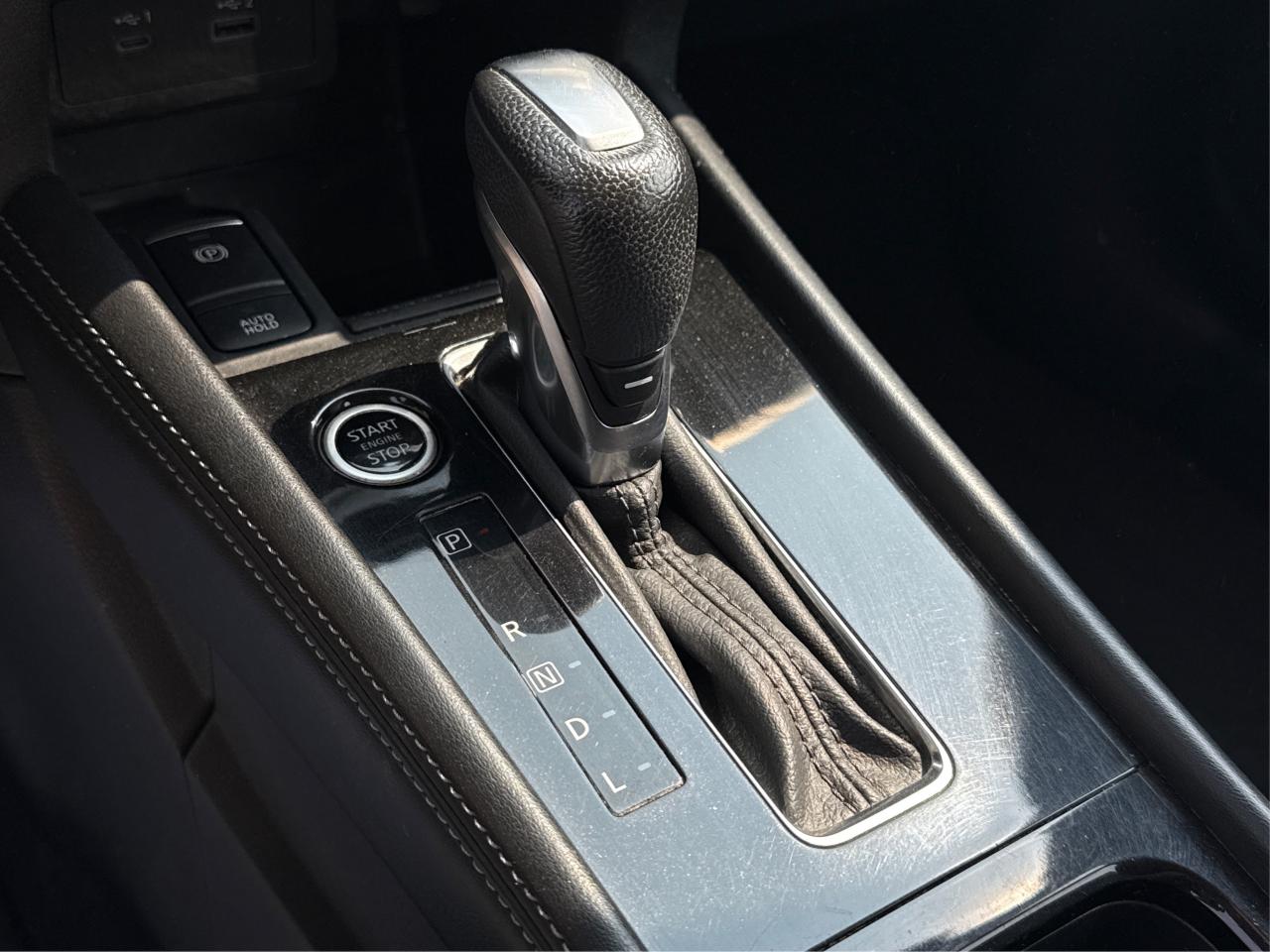 2021 Nissan Kicks SR LOW KM MINT! MUST SEE WE FINANCE ALL CREDIT Photo