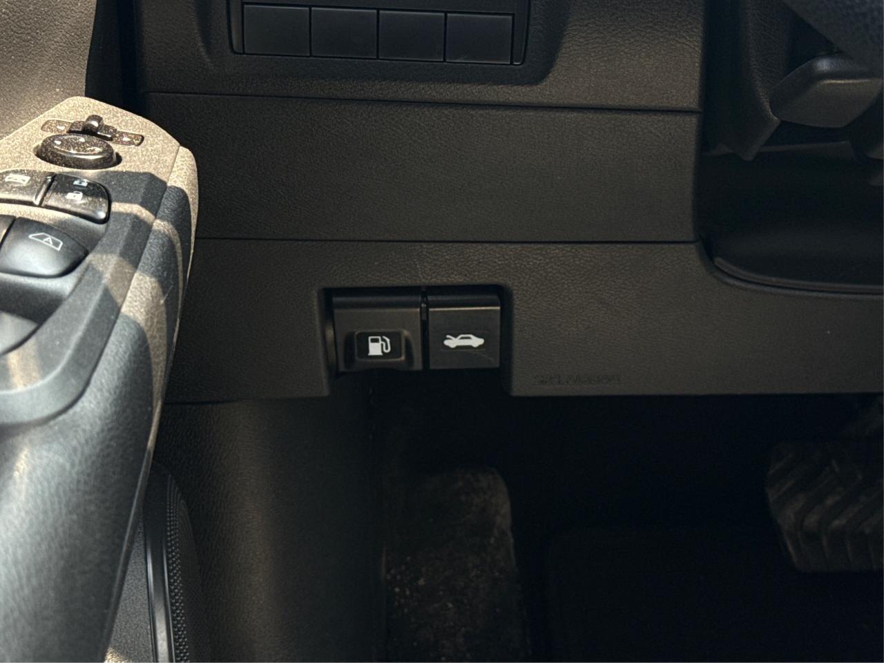 2021 Nissan Kicks SR LOW KM MINT! MUST SEE WE FINANCE ALL CREDIT Photo