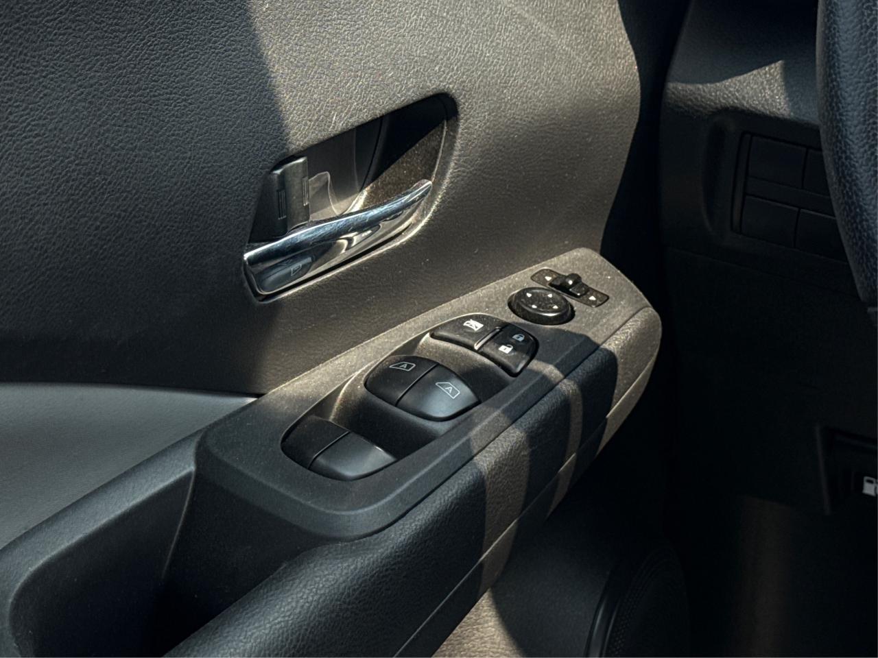 2021 Nissan Kicks SR LOW KM MINT! MUST SEE WE FINANCE ALL CREDIT Photo