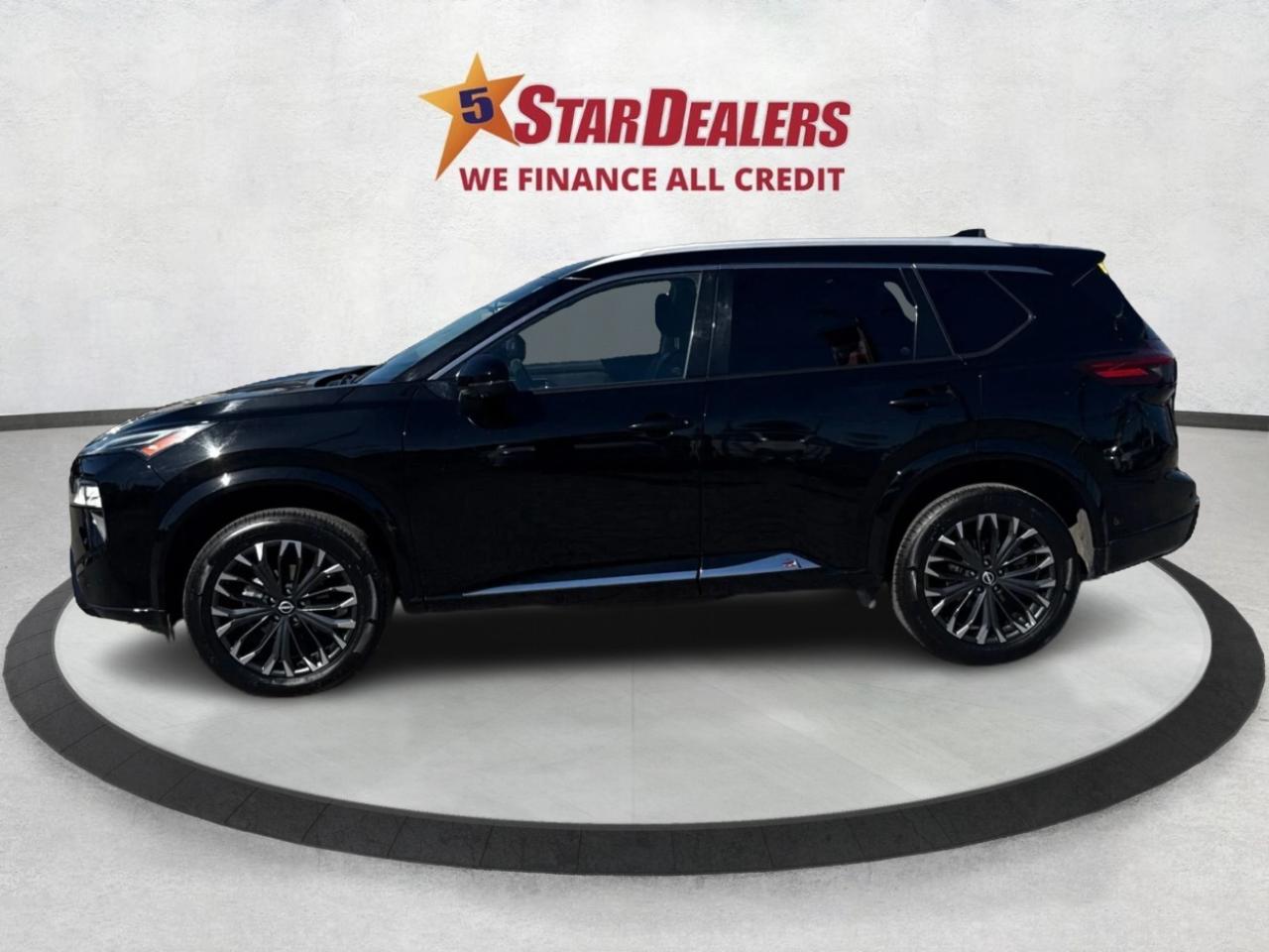 2024 Nissan Rogue NAV LEATHER SUNROOF LOW KM! WE FINANCE ALL CREDIT Photo3