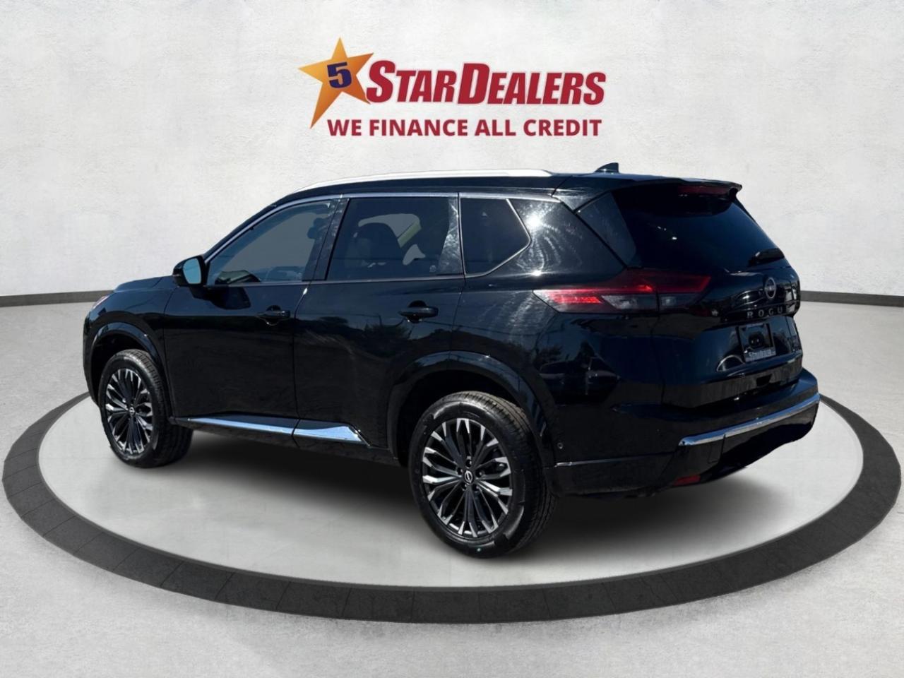 2024 Nissan Rogue NAV LEATHER SUNROOF LOW KM! WE FINANCE ALL CREDIT Photo