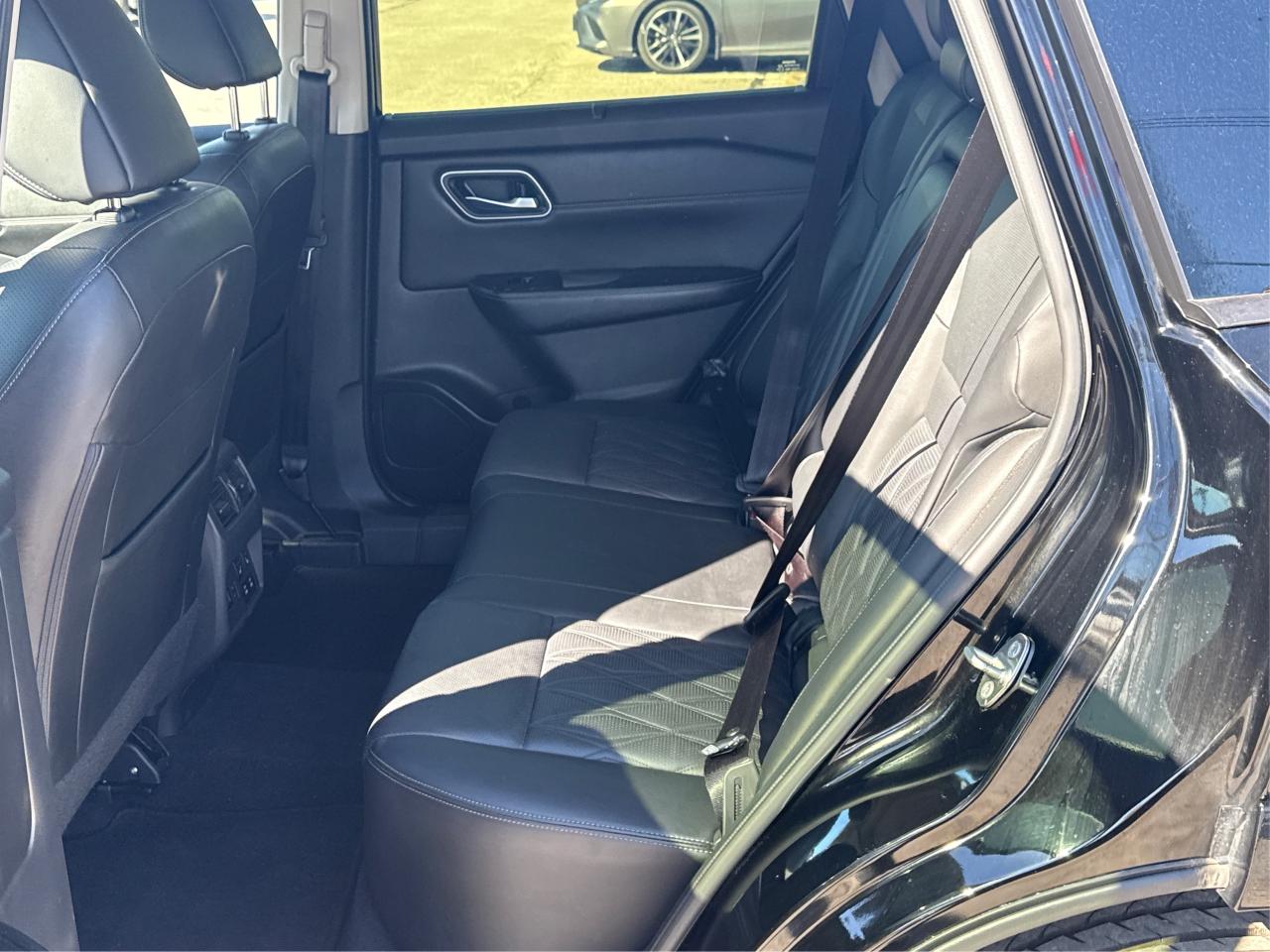 2024 Nissan Rogue NAV LEATHER SUNROOF LOW KM! WE FINANCE ALL CREDIT Photo