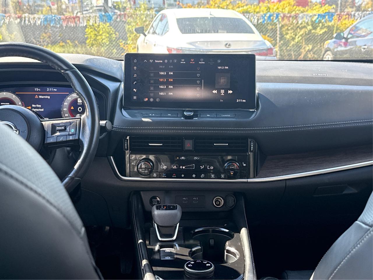 2024 Nissan Rogue NAV LEATHER SUNROOF LOW KM! WE FINANCE ALL CREDIT Photo