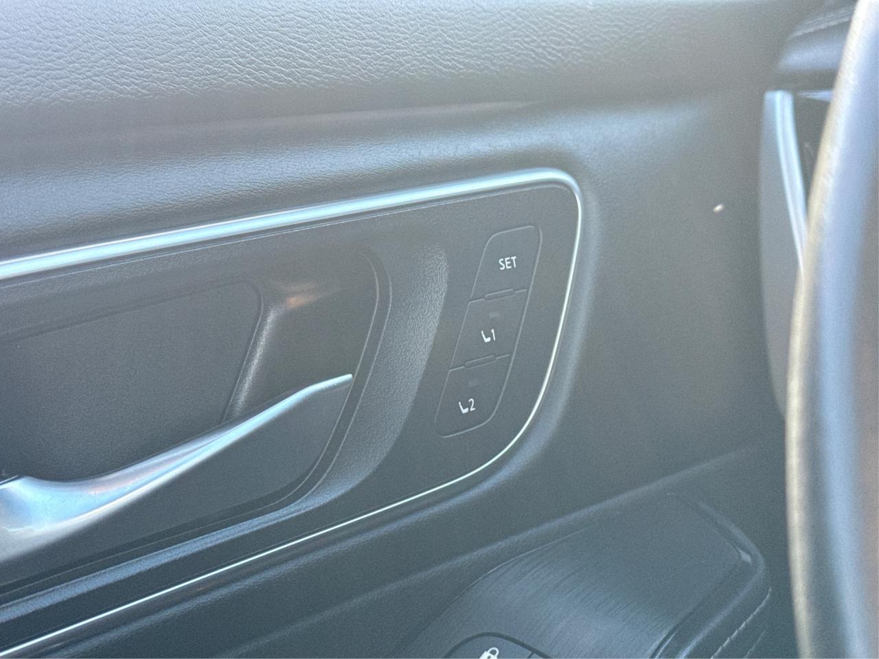 2024 Nissan Rogue NAV LEATHER SUNROOF LOW KM! WE FINANCE ALL CREDIT Photo