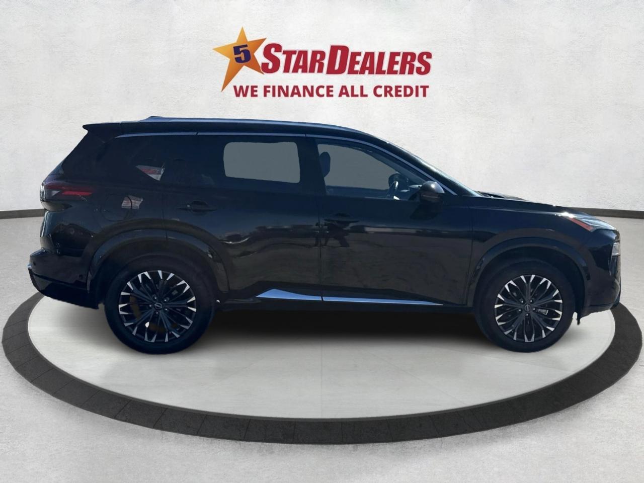 2024 Nissan Rogue NAV LEATHER SUNROOF LOW KM! WE FINANCE ALL CREDIT Photo