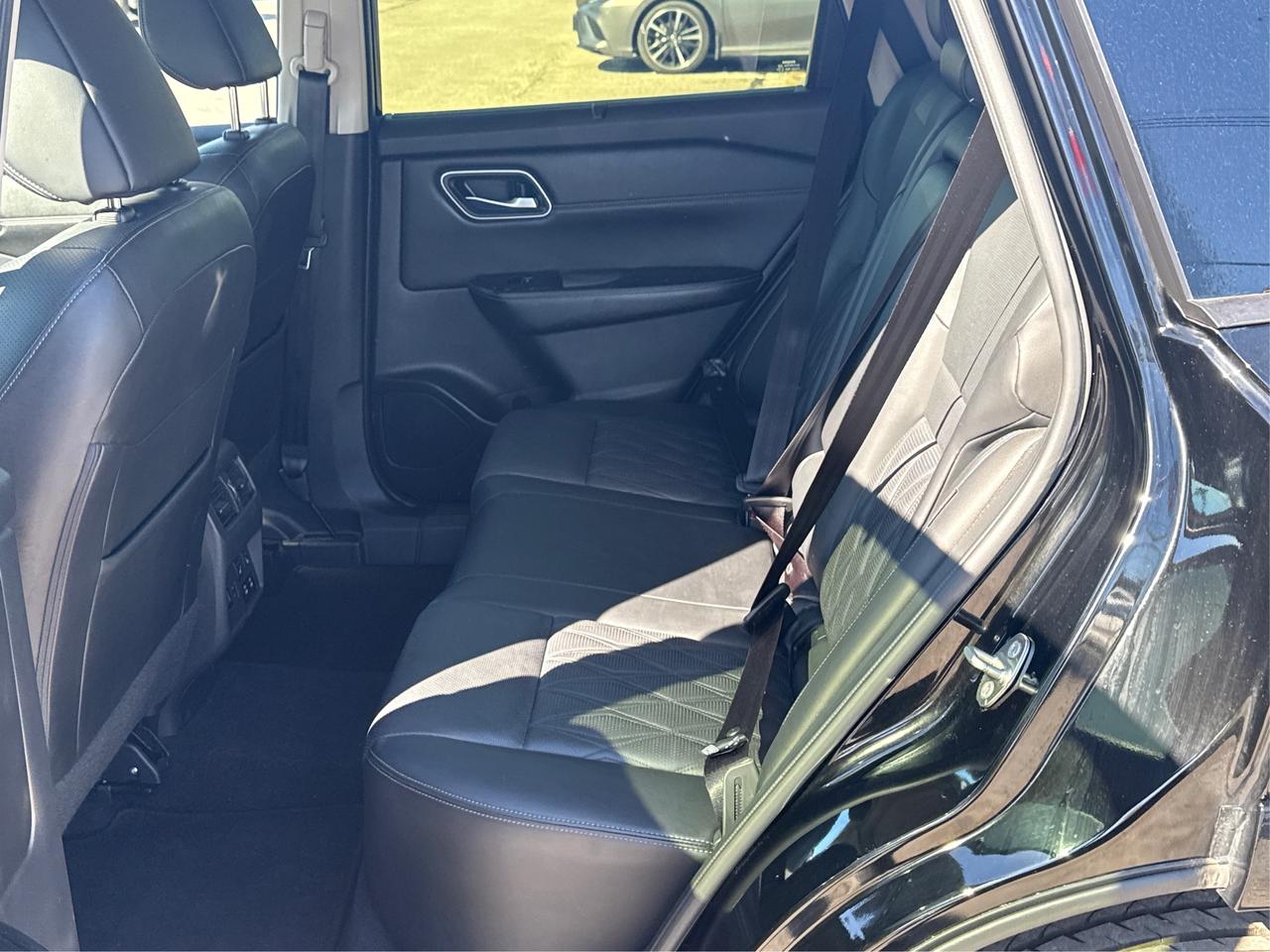 2024 Nissan Rogue NAV LEATHER SUNROOF LOW KM! WE FINANCE ALL CREDIT Photo