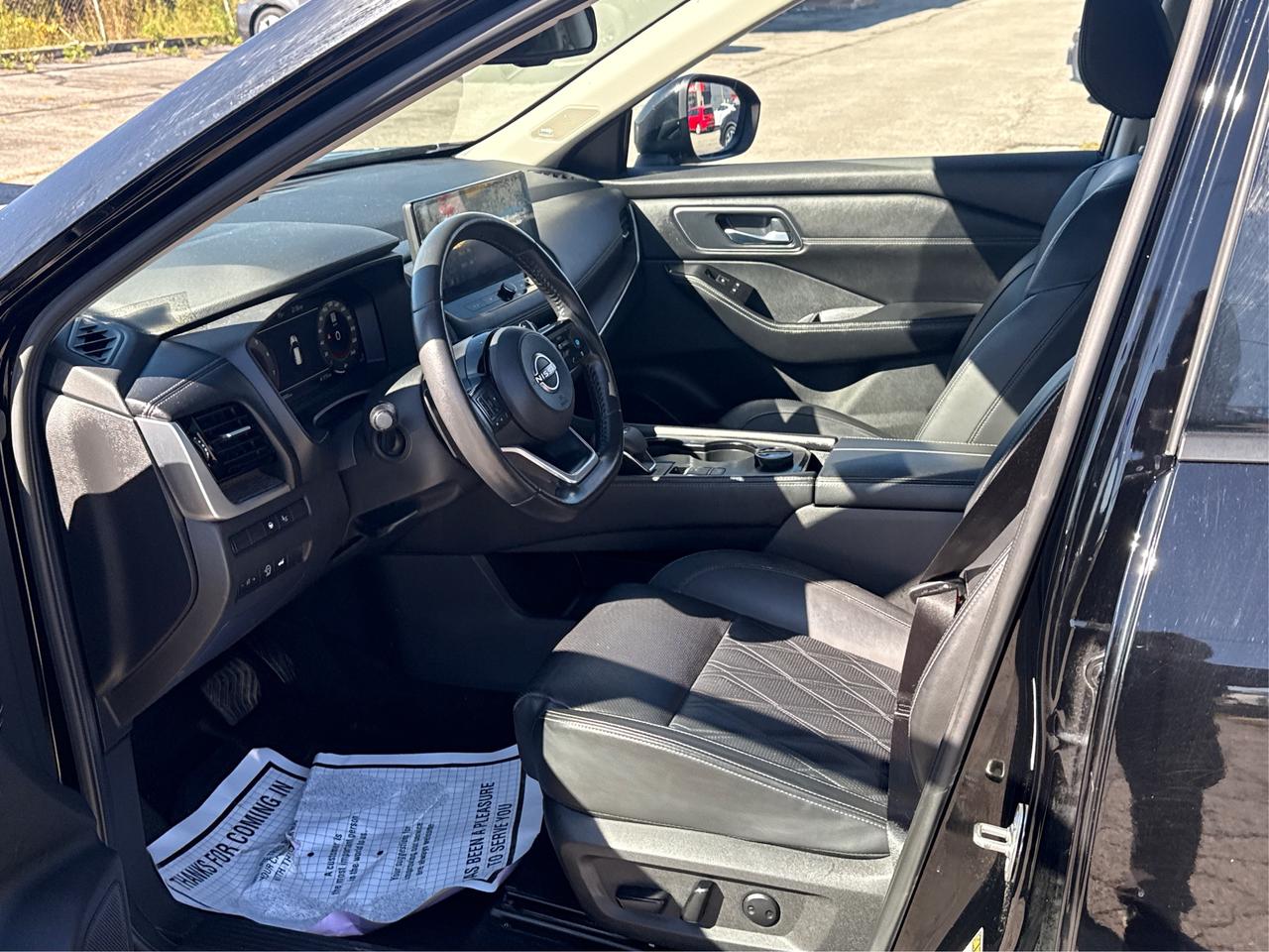 2024 Nissan Rogue NAV LEATHER SUNROOF LOW KM! WE FINANCE ALL CREDIT Photo