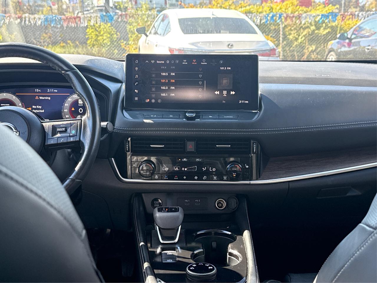 2024 Nissan Rogue NAV LEATHER SUNROOF LOW KM! WE FINANCE ALL CREDIT Photo