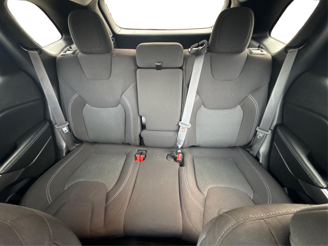 2022 Jeep Cherokee AWD HEATED SEATS REAR CAM WE FINANCE ALL CREDIT Photo