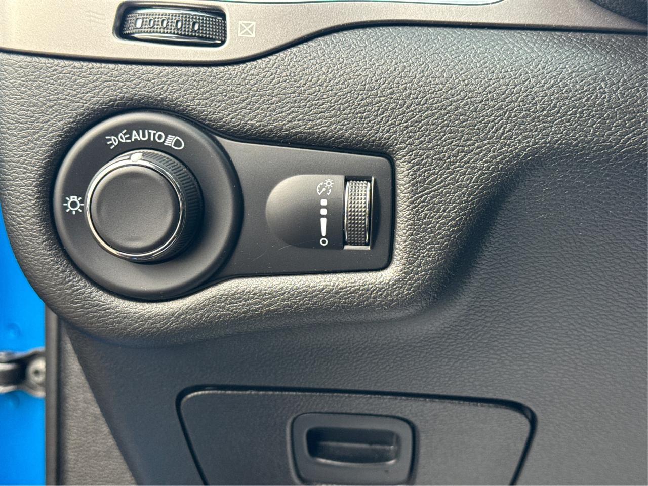 2022 Jeep Cherokee AWD HEATED SEATS REAR CAM WE FINANCE ALL CREDIT Photo