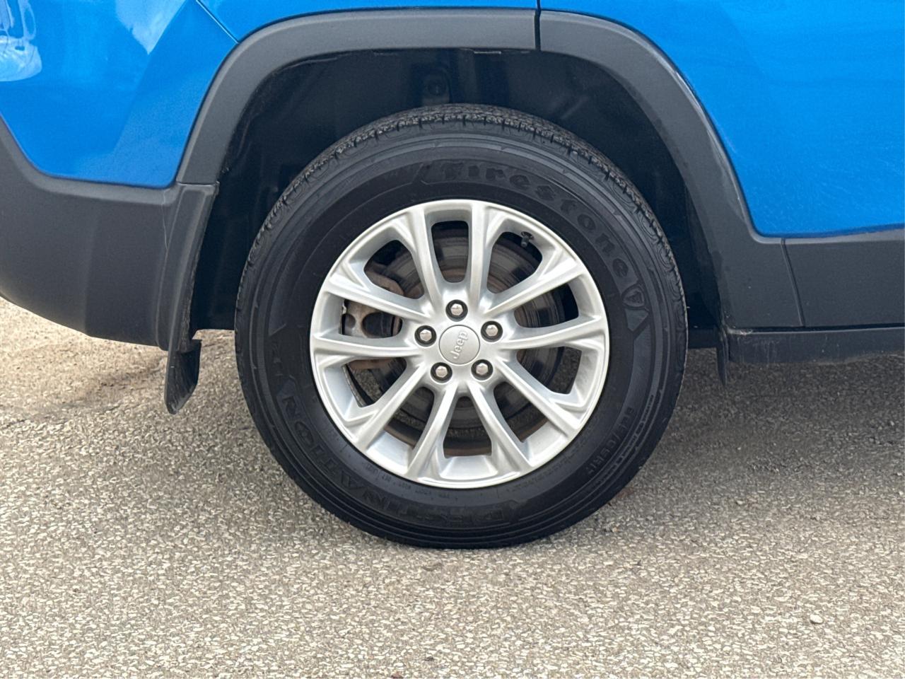 2022 Jeep Cherokee AWD HEATED SEATS REAR CAM WE FINANCE ALL CREDIT Photo