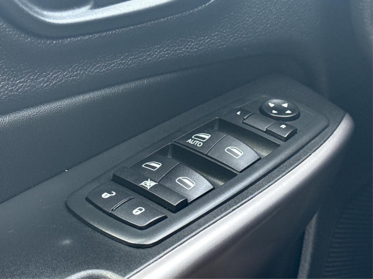 2022 Jeep Cherokee AWD HEATED SEATS REAR CAM WE FINANCE ALL CREDIT Photo