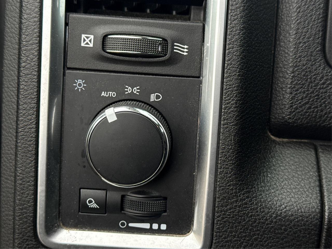 2022 RAM 1500 Classic SLT 4x4 Crew Cab 5'7  BX MINT WE FINANC ALL CREDIT Photo