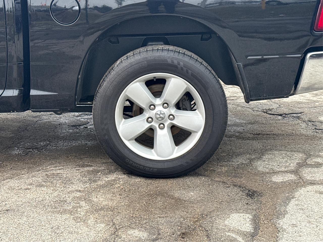 2022 RAM 1500 Classic SLT 4x4 Crew Cab 5'7  BX MINT WE FINANC ALL CREDIT Photo