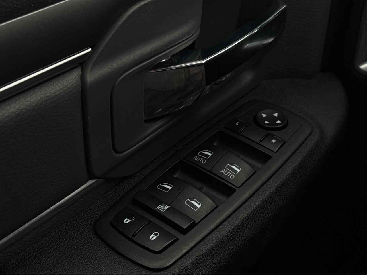 2022 RAM 1500 Classic SLT 4x4 Crew Cab 5'7  BX MINT WE FINANC ALL CREDIT Photo