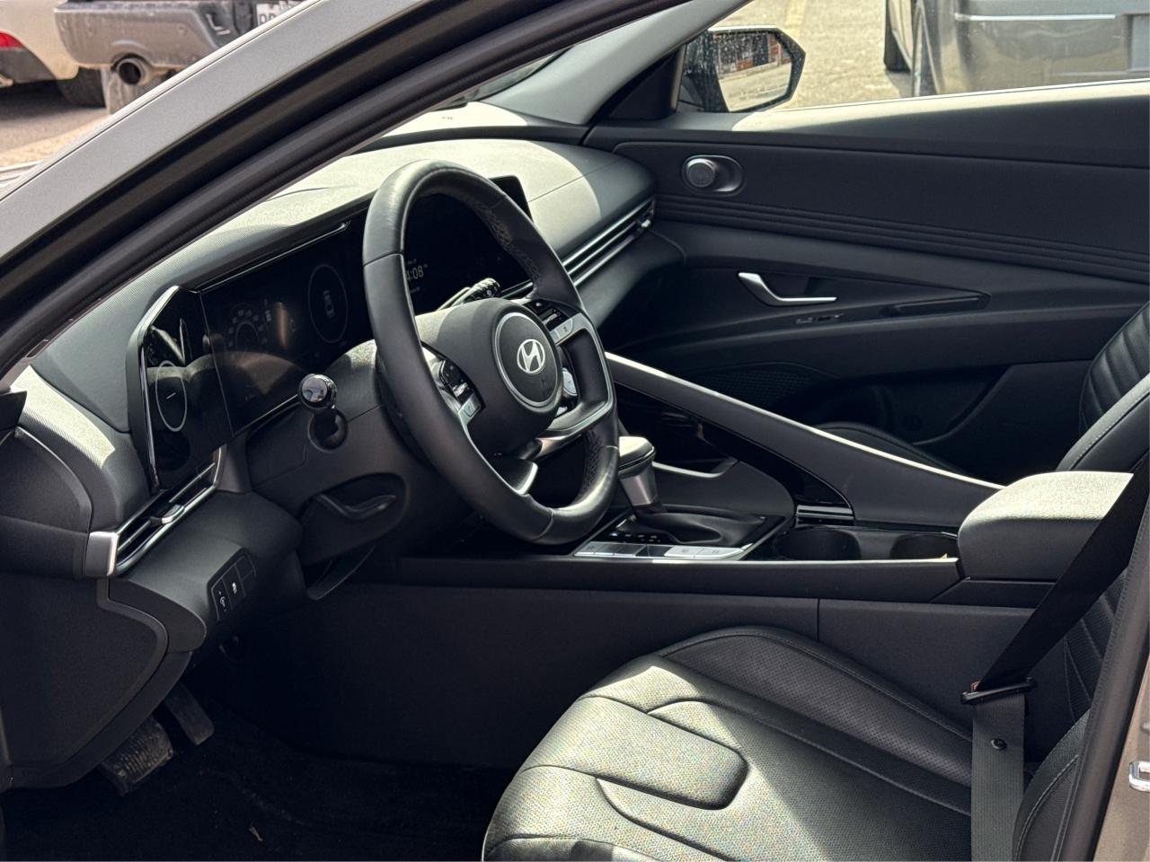 2024 Hyundai Elantra Luxury NAV LEATHER SUNROOF WE FINANCE ALL CREDIT Photo