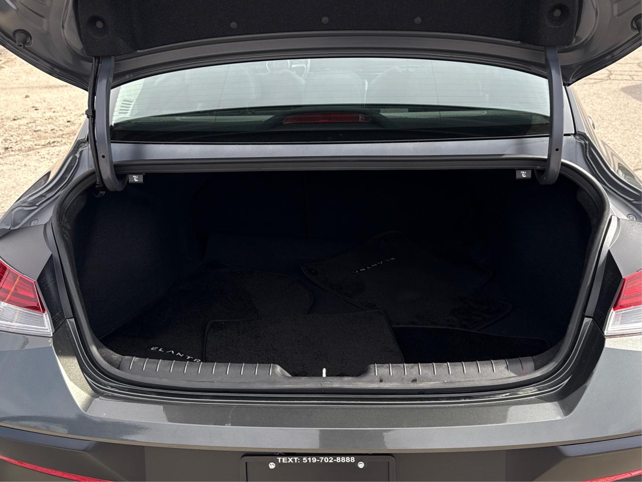 2024 Hyundai Elantra Luxury NAV LEATHER SUNROOF WE FINANCE ALL CREDIT Photo