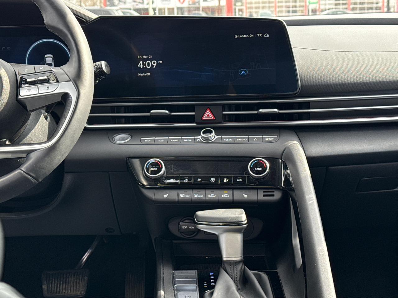 2024 Hyundai Elantra Luxury NAV LEATHER SUNROOF WE FINANCE ALL CREDIT Photo