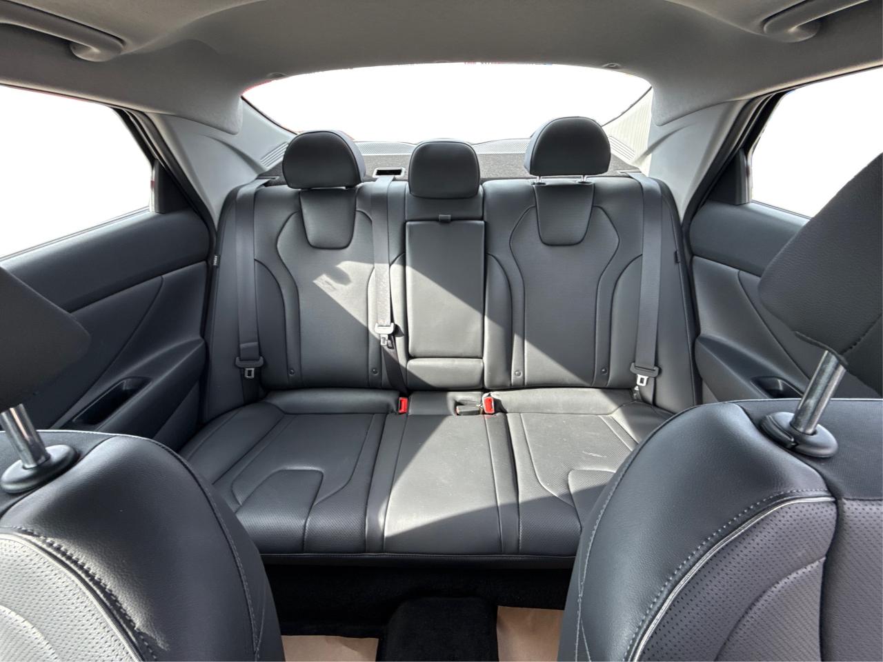 2024 Hyundai Elantra Luxury NAV LEATHER SUNROOF WE FINANCE ALL CREDIT Photo