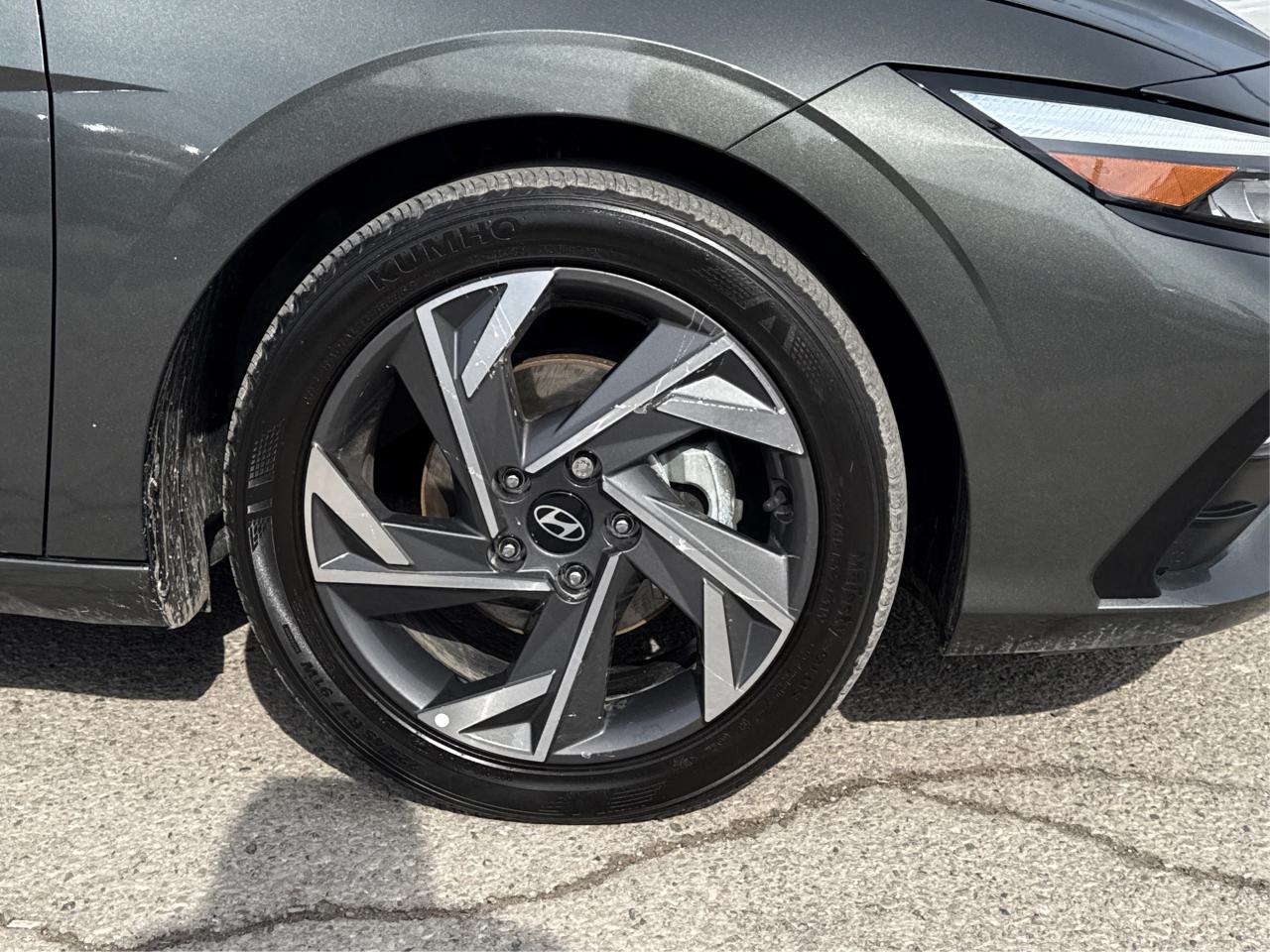 2024 Hyundai Elantra Luxury NAV LEATHER SUNROOF WE FINANCE ALL CREDIT Photo