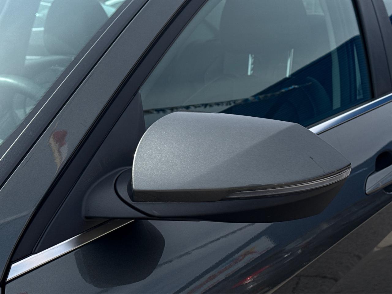 2024 Hyundai Elantra Luxury NAV LEATHER SUNROOF WE FINANCE ALL CREDIT Photo