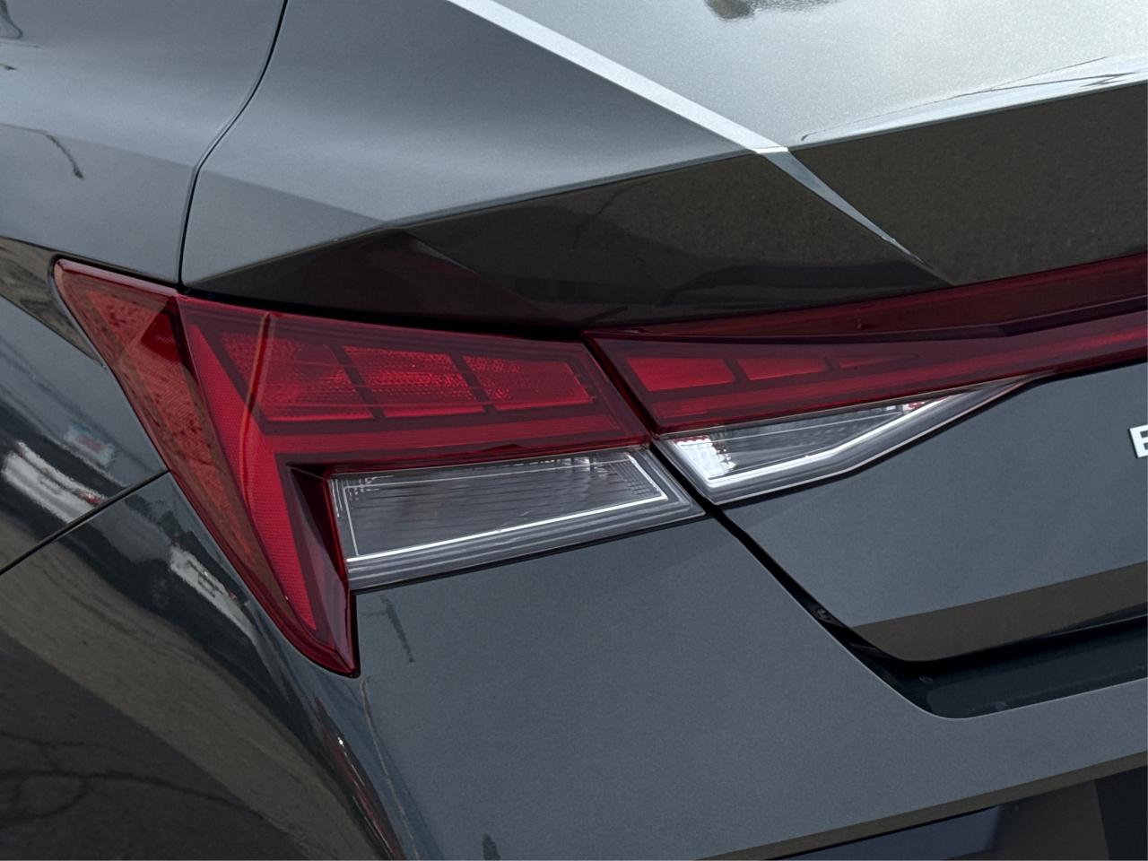 2024 Hyundai Elantra Luxury NAV LEATHER SUNROOF WE FINANCE ALL CREDIT Photo