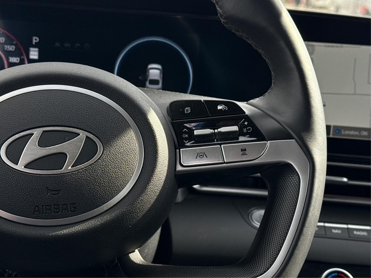 2024 Hyundai Elantra Luxury NAV LEATHER SUNROOF WE FINANCE ALL CREDIT Photo