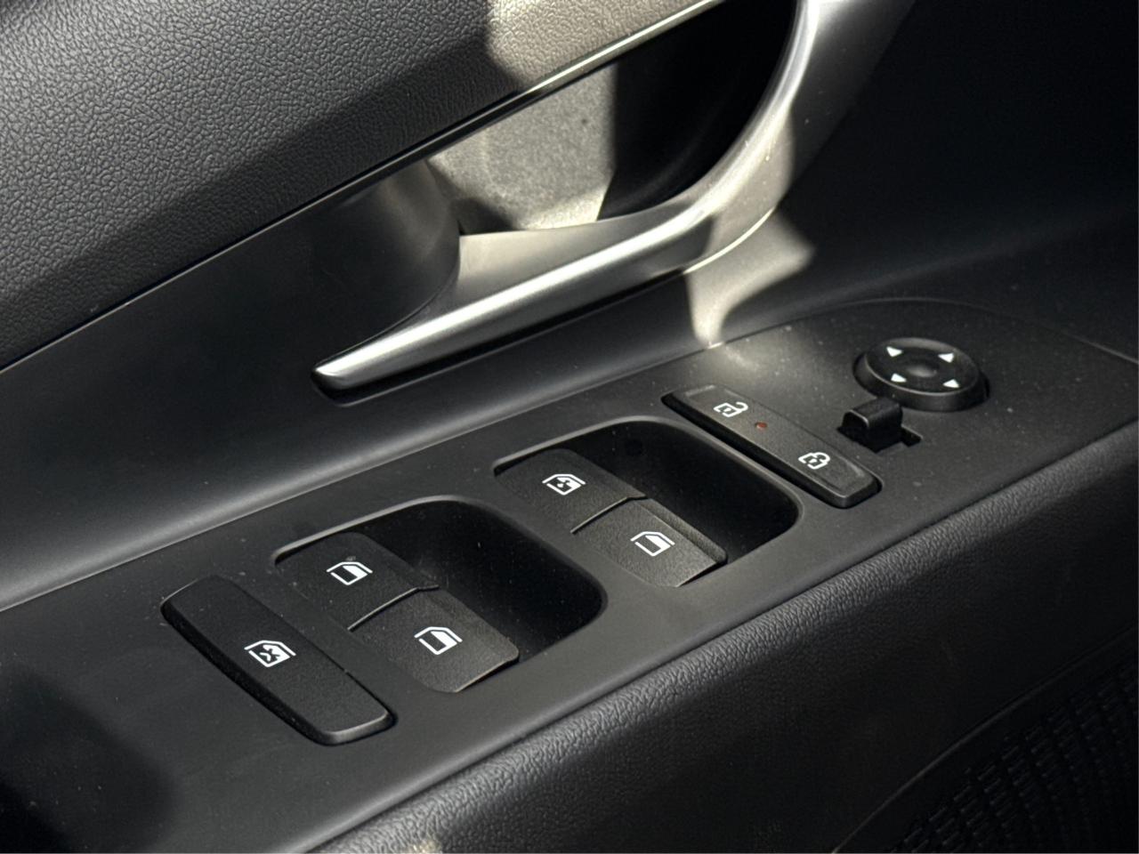 2024 Hyundai Elantra Luxury NAV LEATHER SUNROOF WE FINANCE ALL CREDIT Photo