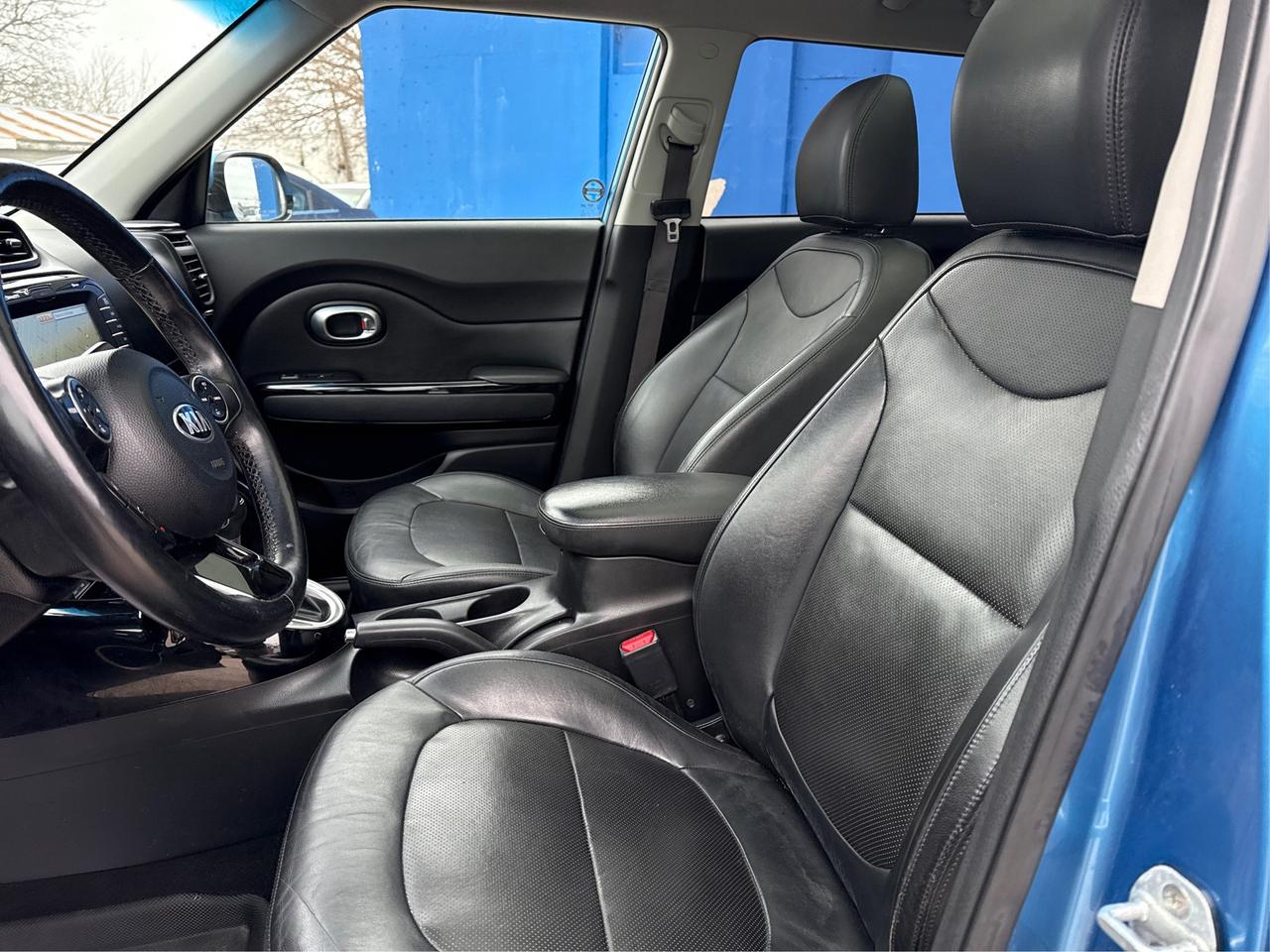 2016 Kia Soul Luxury CLEAN MUST SEE WE FINANCE ALL CREDIT Photo