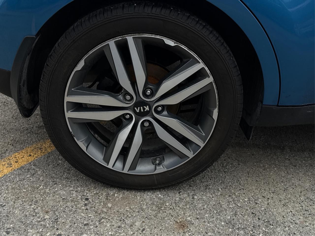 2016 Kia Soul Luxury CLEAN MUST SEE WE FINANCE ALL CREDIT Photo