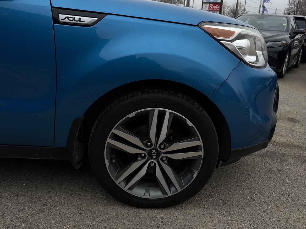 2016 Kia Soul Luxury CLEAN MUST SEE WE FINANCE ALL CREDIT Photo