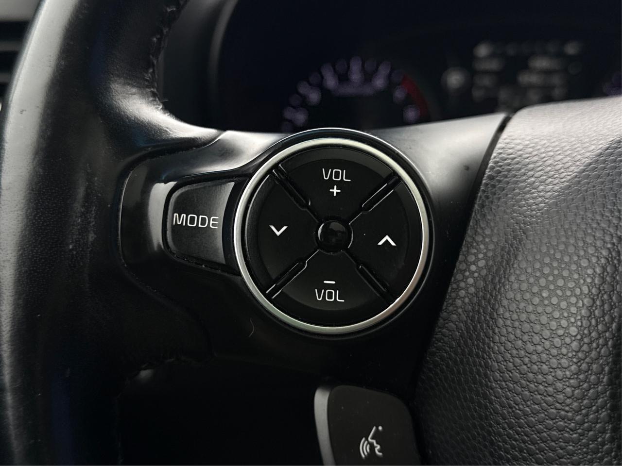 2016 Kia Soul Luxury CLEAN MUST SEE WE FINANCE ALL CREDIT Photo