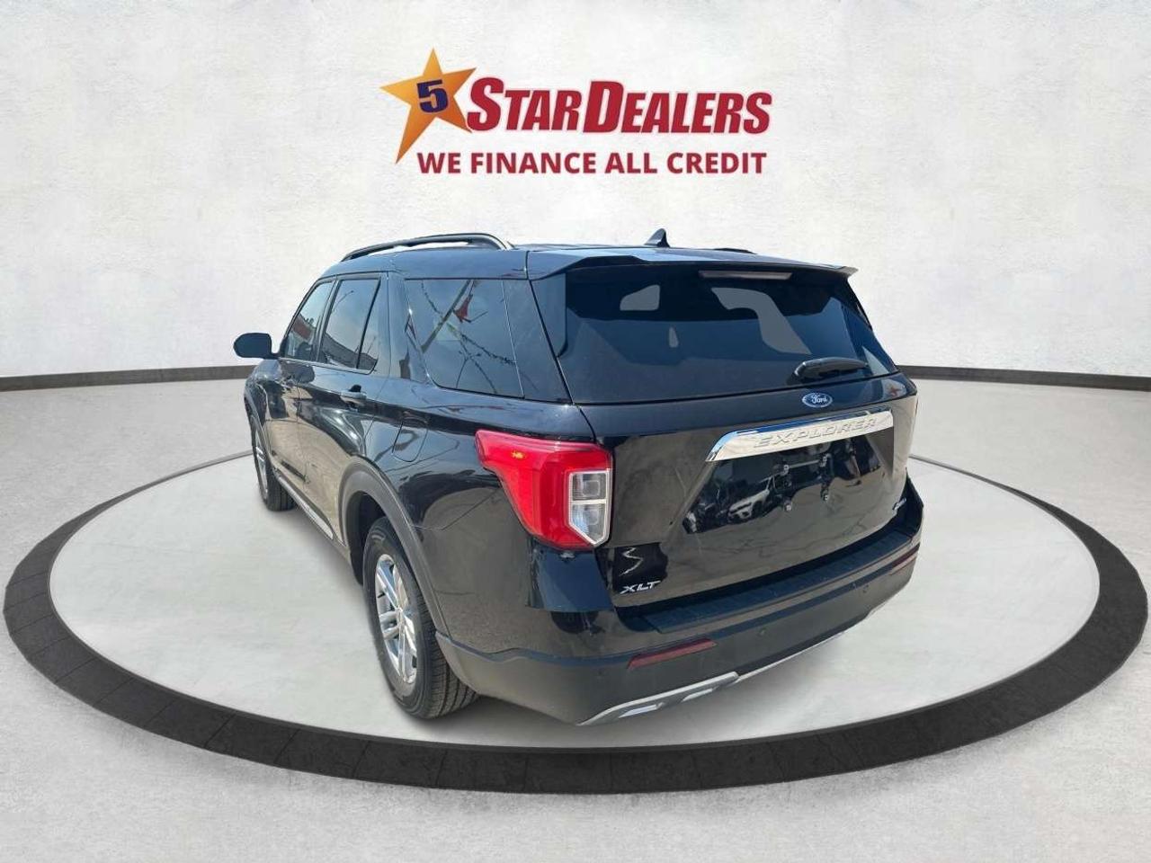 2024 Ford Explorer LEATHER CERTIFIED LOW KM  WE FINANCE ALL CREDIT! Photo