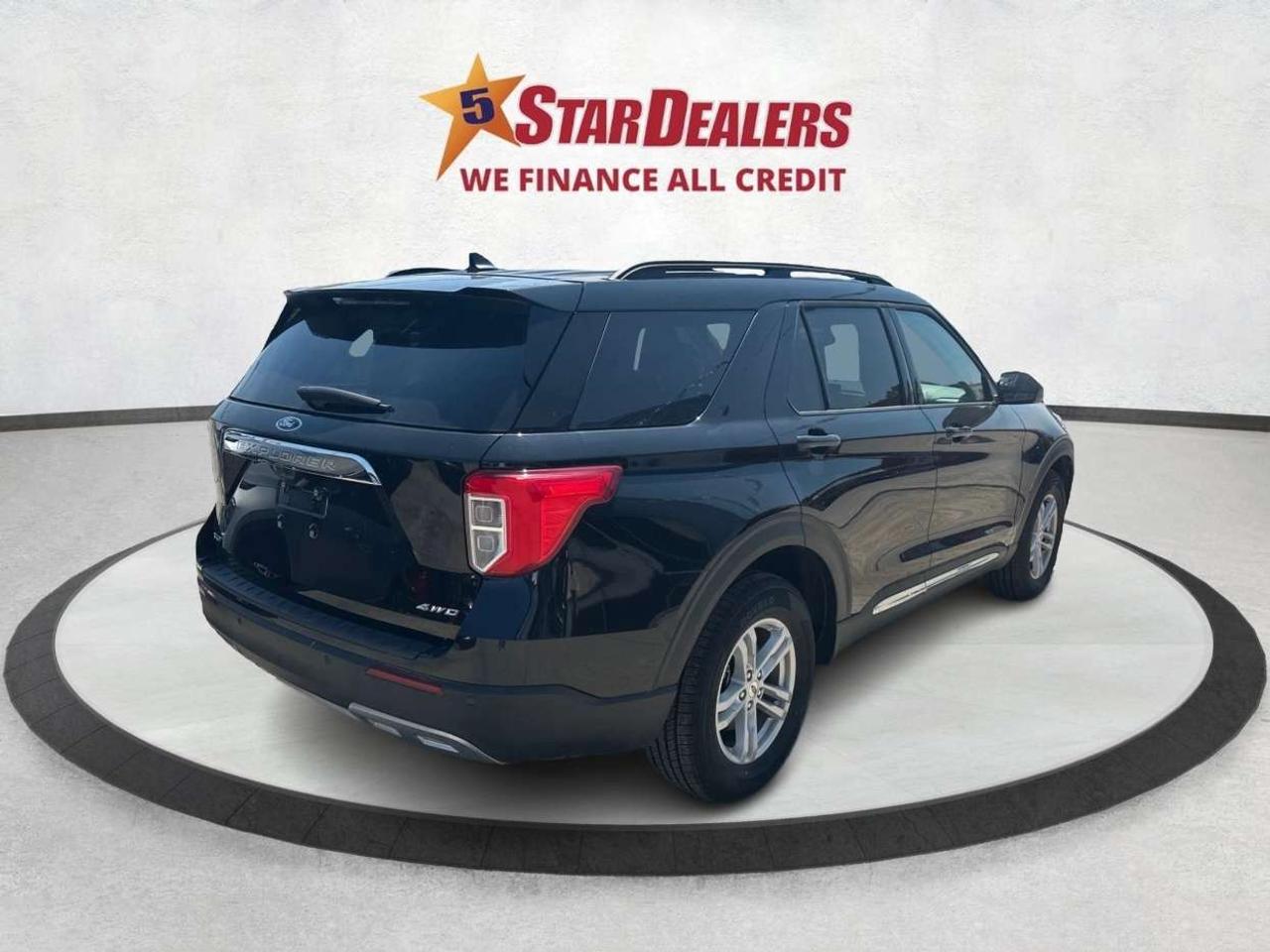 2024 Ford Explorer LEATHER CERTIFIED LOW KM  WE FINANCE ALL CREDIT! Photo