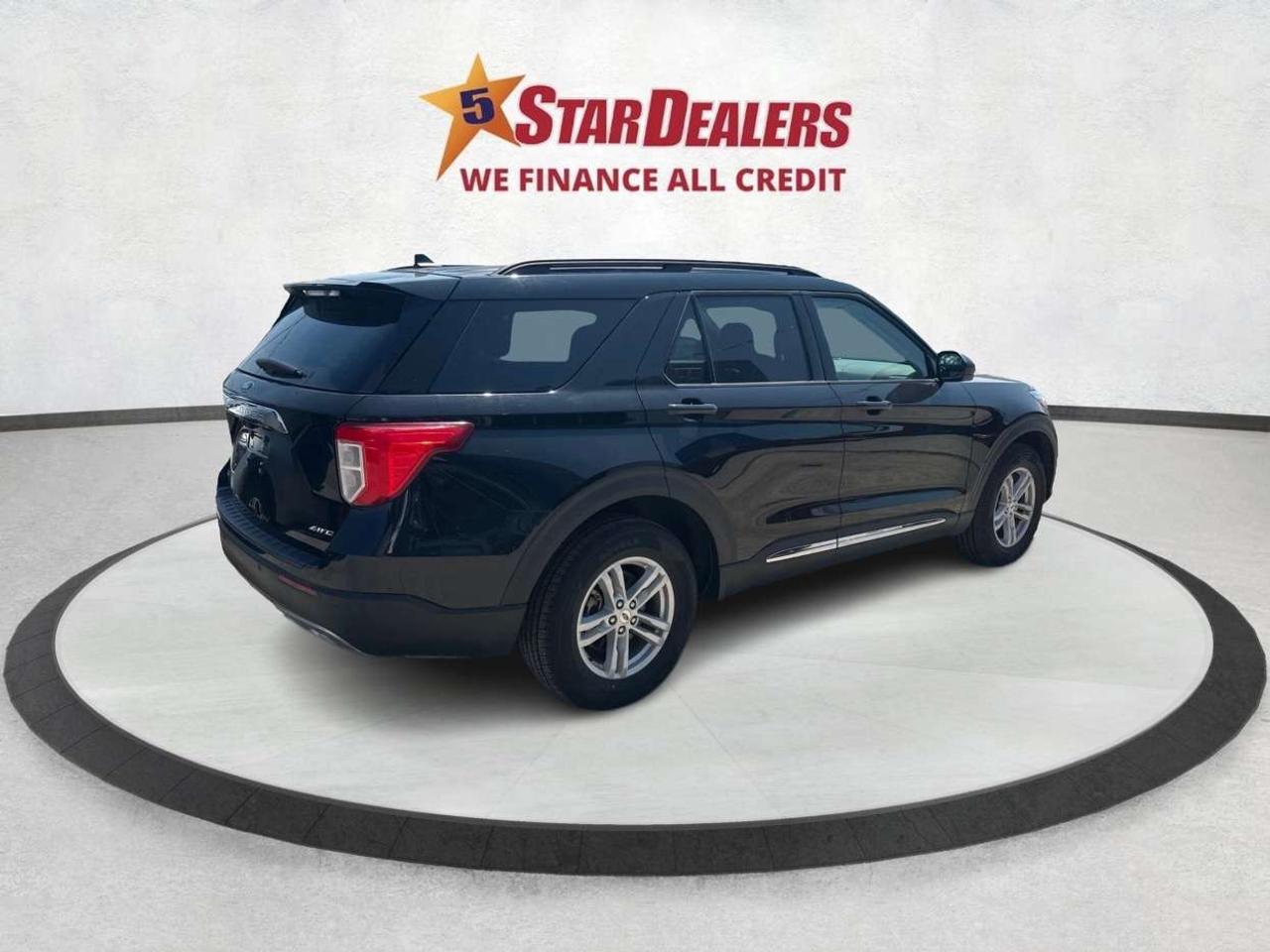 2024 Ford Explorer LEATHER CERTIFIED LOW KM  WE FINANCE ALL CREDIT! Photo