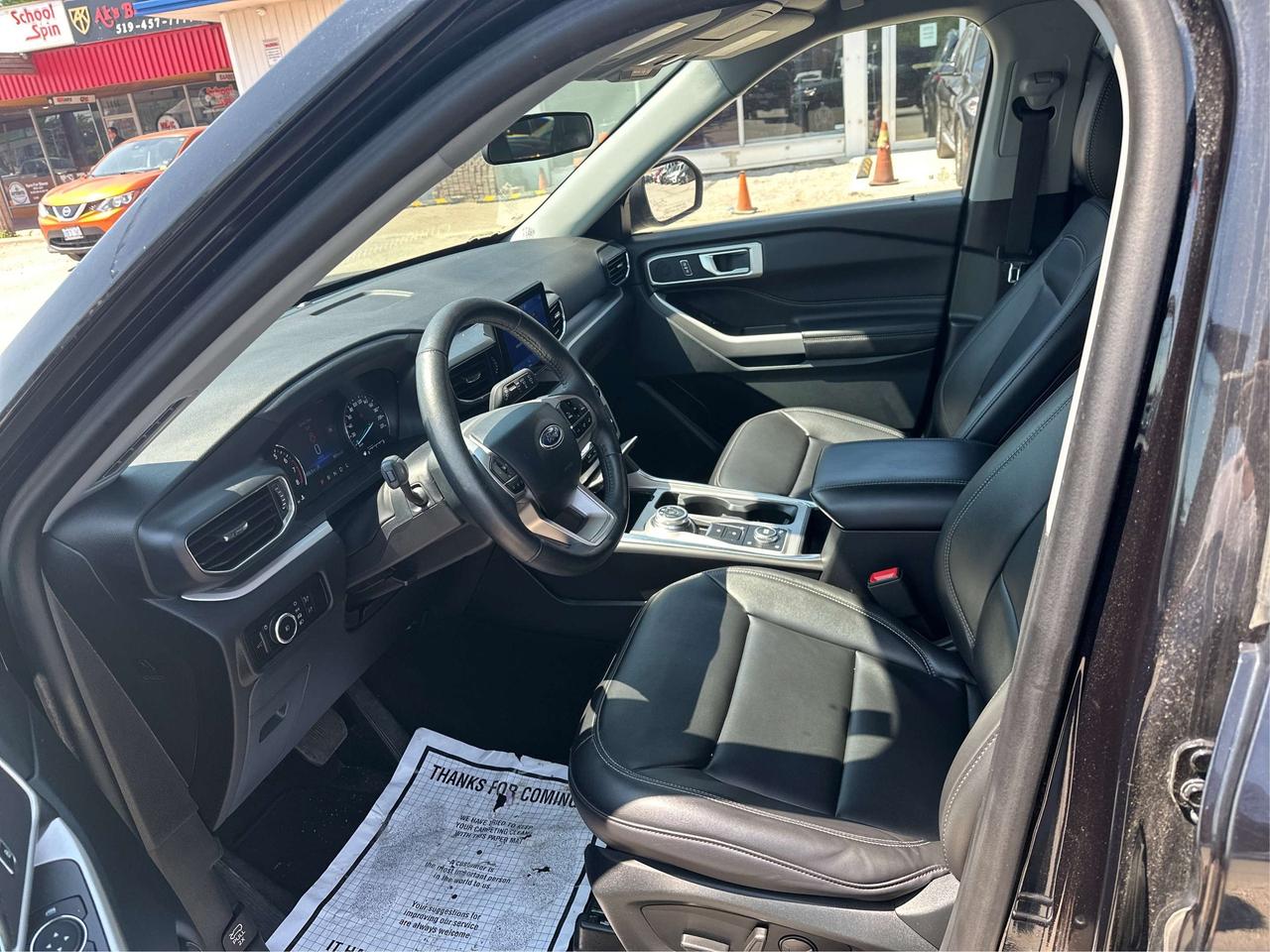 2024 Ford Explorer LEATHER CERTIFIED LOW KM  WE FINANCE ALL CREDIT! Photo